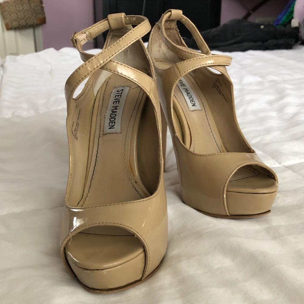 COPY - HOTTNESS Nude Steve Madden heels